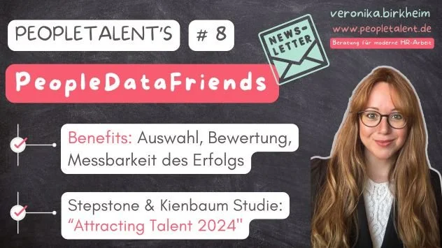Digitales Informationsblatt mit Titeln und Texten zu PeopleTalent's Newsletter und PeopleDataFriends, inklusive einer Website-Adresse, einem Foto einer Frau mit Brille, ein schwarzes Hintergrund mit weißen und roten Akzenten.