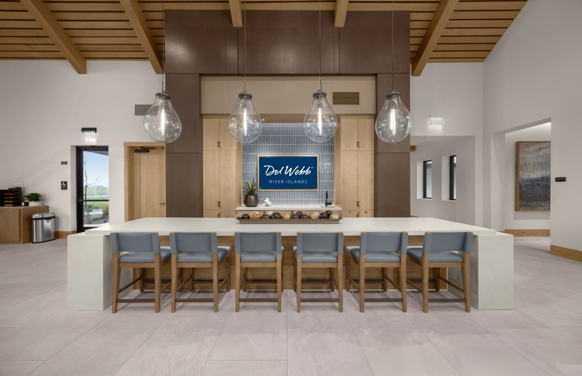 Pulte_DelWebbAtRiverIslandAmenity_Clubhouse-ClubHouseBar_6043c-1920x1240 (2).jpg
