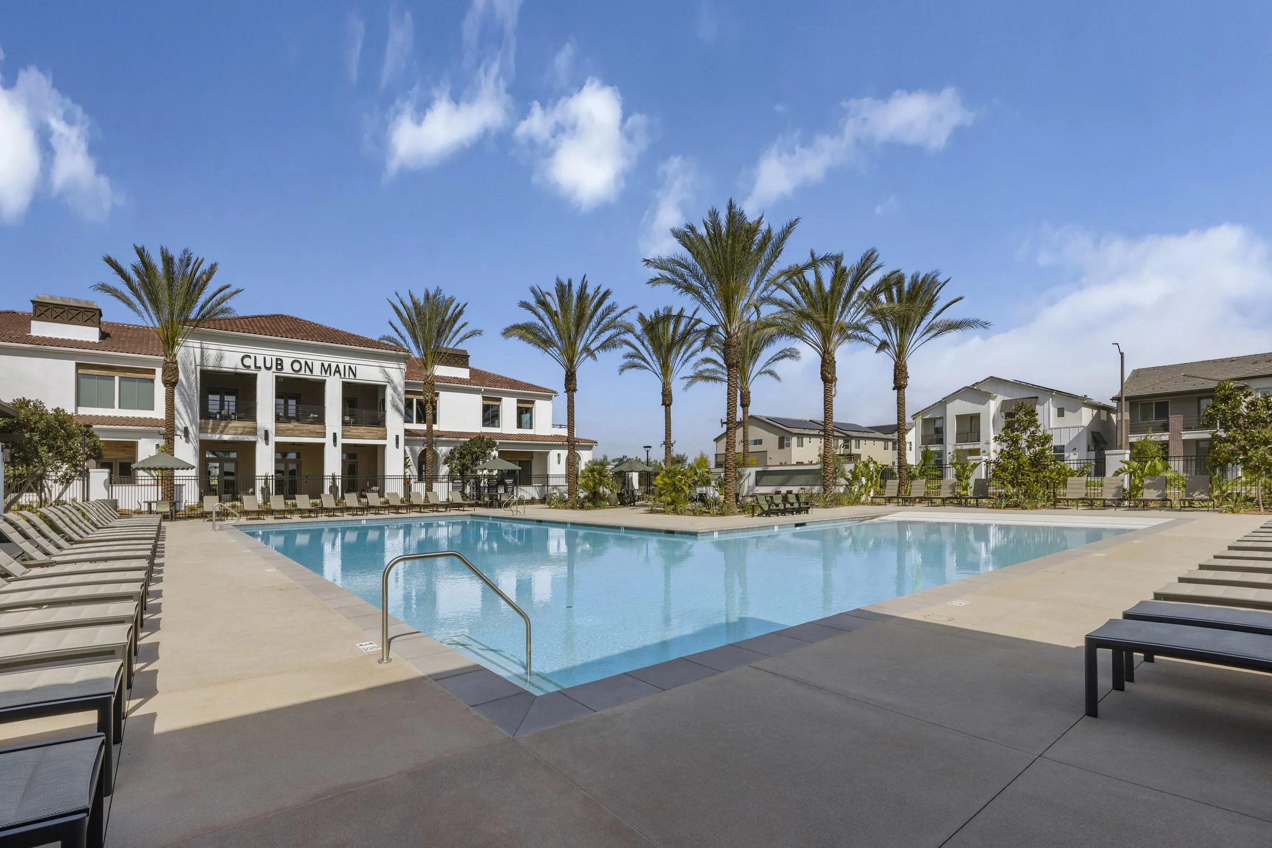 LMC_ClubOnMain_Pool_3816b-11x8.jpg