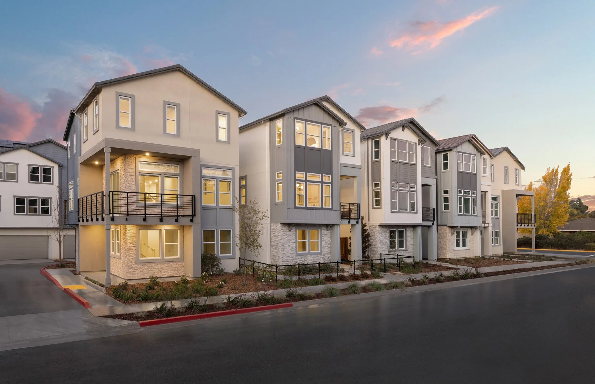 Pulte_HavenAtMonarch_1Streetscene_0427c-1920x1240 (1).jpg
