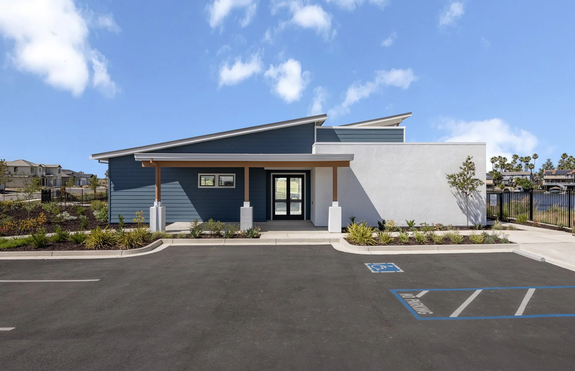 Pulte_Seagrass_Clubhouse_FrontExteriorDaytime2_3602a-1920x1240.jpg