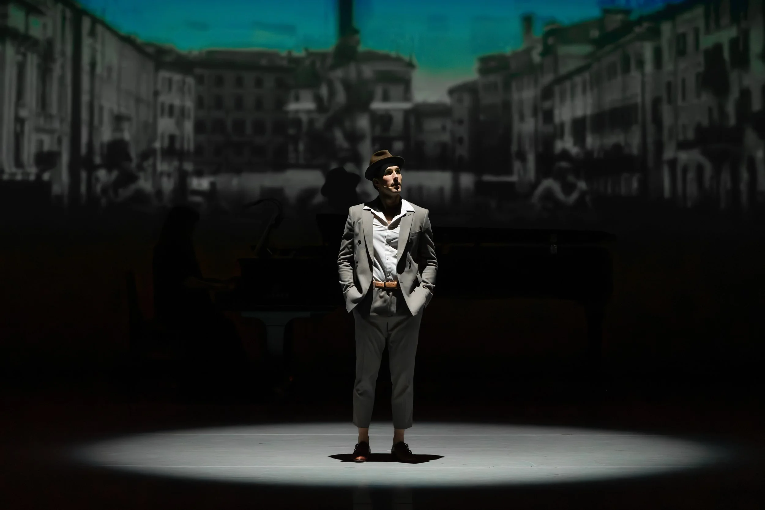 Alexander was honored to join Avant Chamber Ballet for the world premiere of Christina Ghiardi's "Sott'er Celo de Roma", where he sang a medley of Dean Martin classics. 