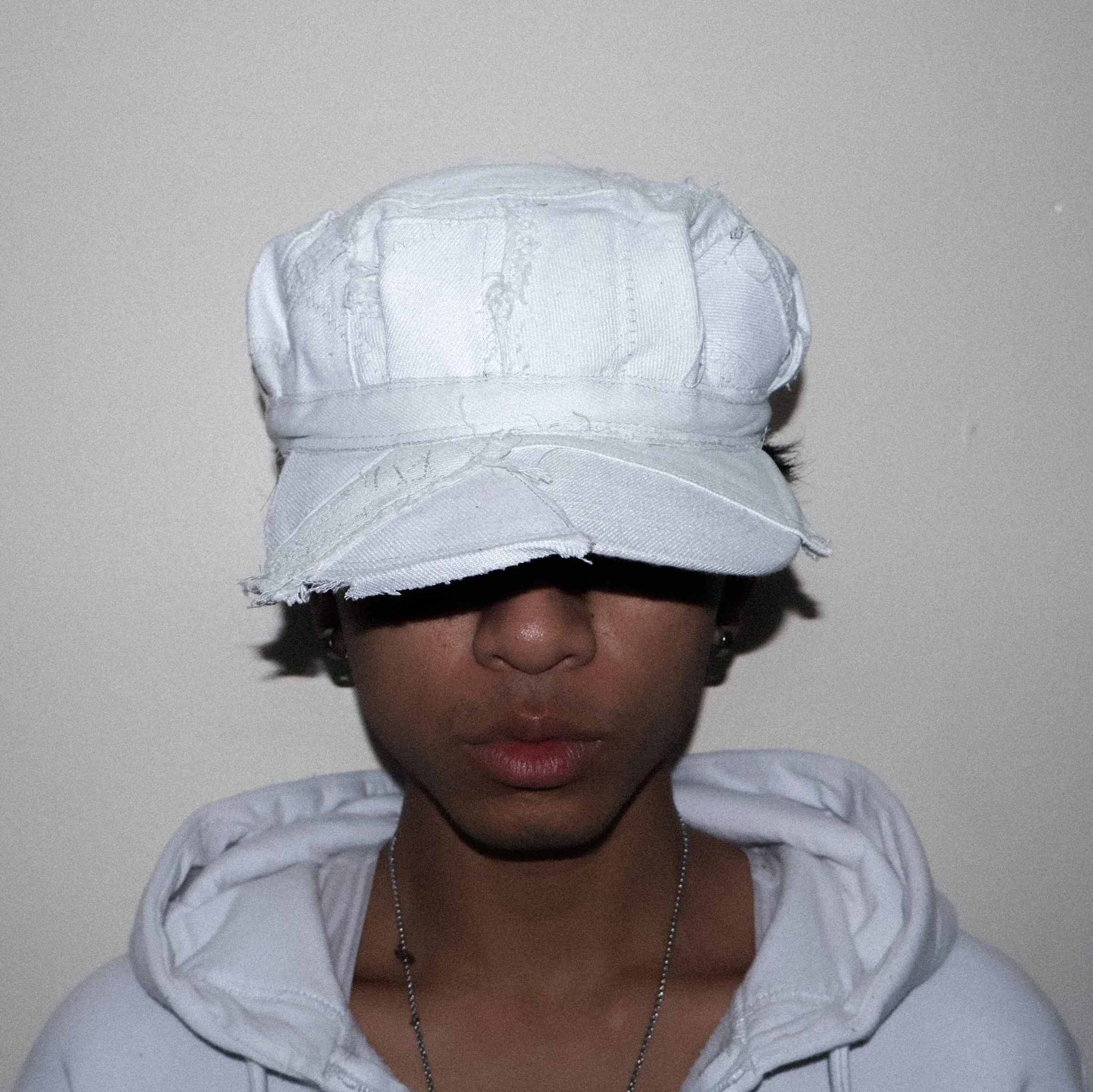 KINGZ1 - WHITE FLEUROS (WORKERS HAT)