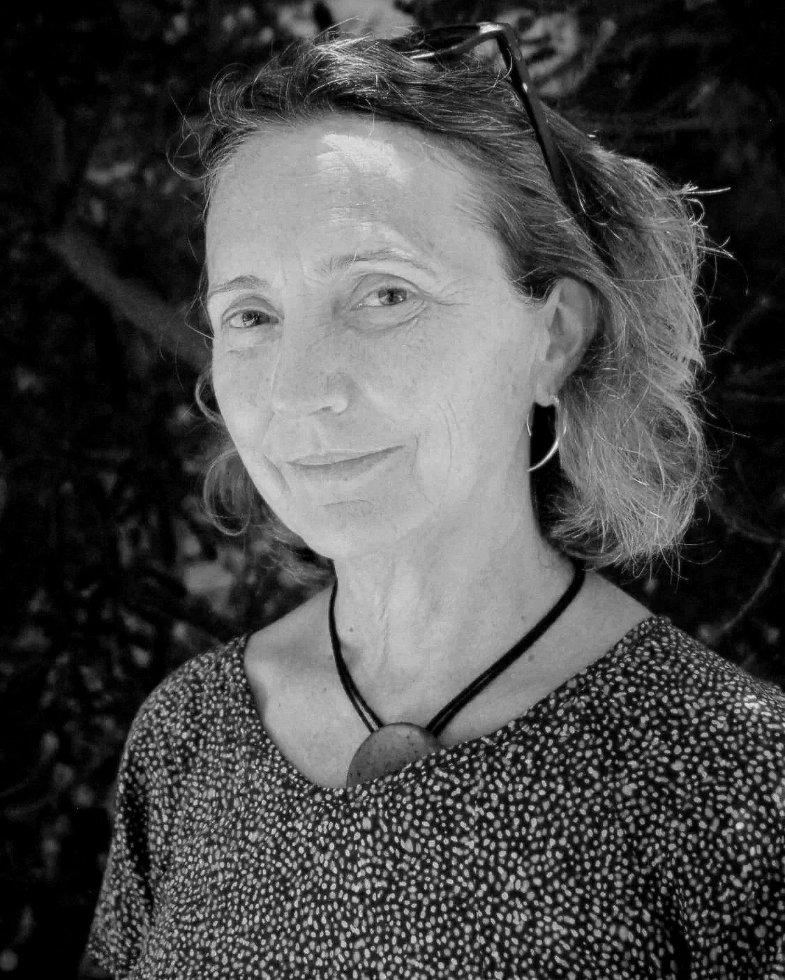 Black and white headshot of smiling art therapist.