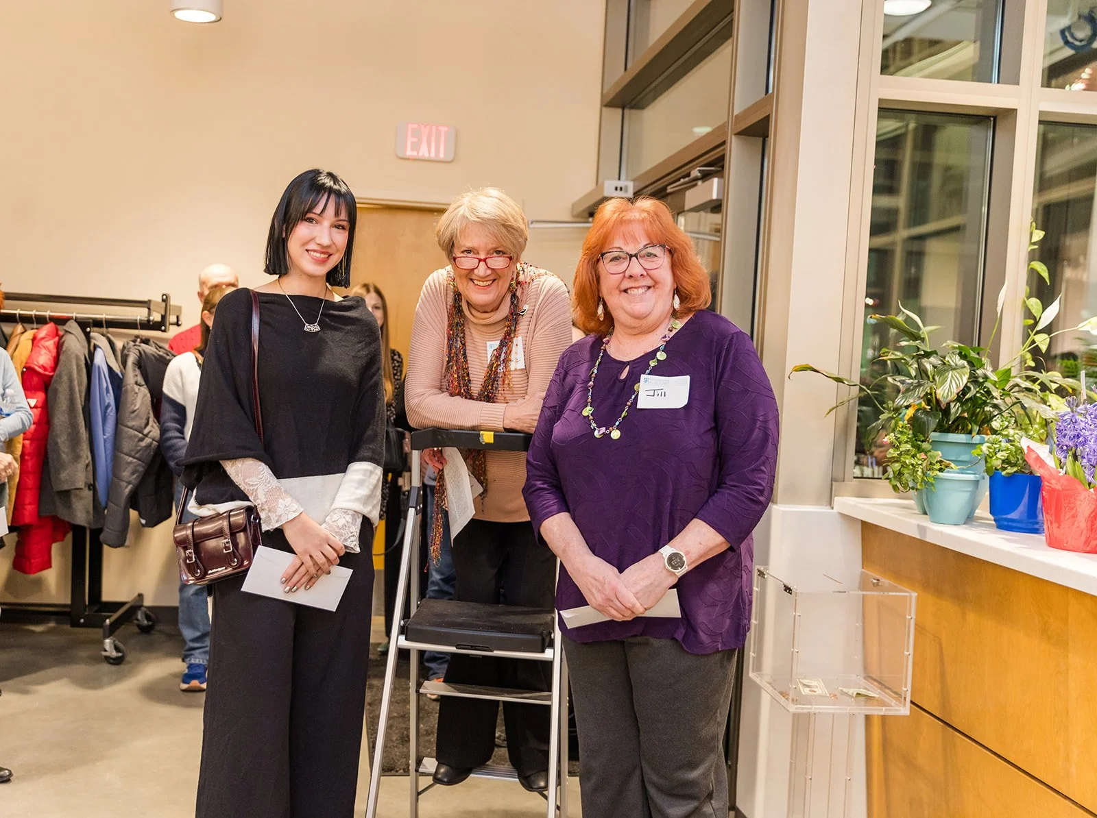  Sophia Kroto, UC–DAAP, second place winner, with Jayne Utter, Summerfair’s managing director and Jill Conway, Summerfair’s board president. 
