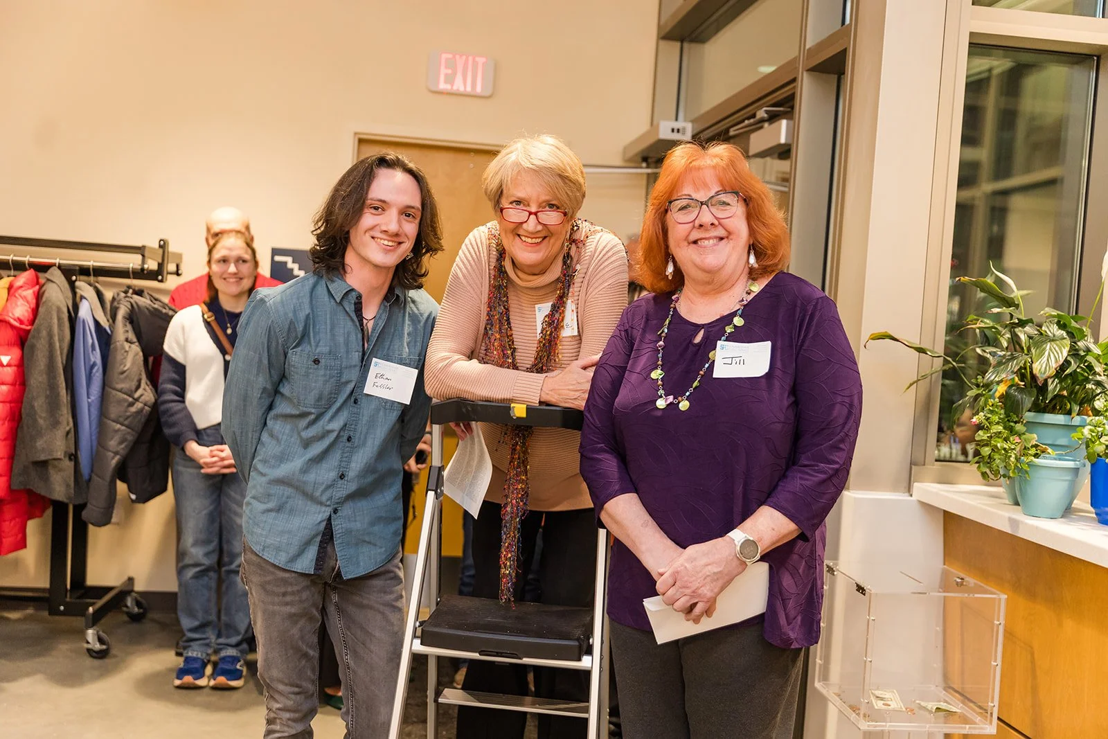  Ethan Fessler, UC–DAAP, third place winner, with Jayne Utter, Summerfair’s managing director and Jill Conway, Summerfair’s board president. 
