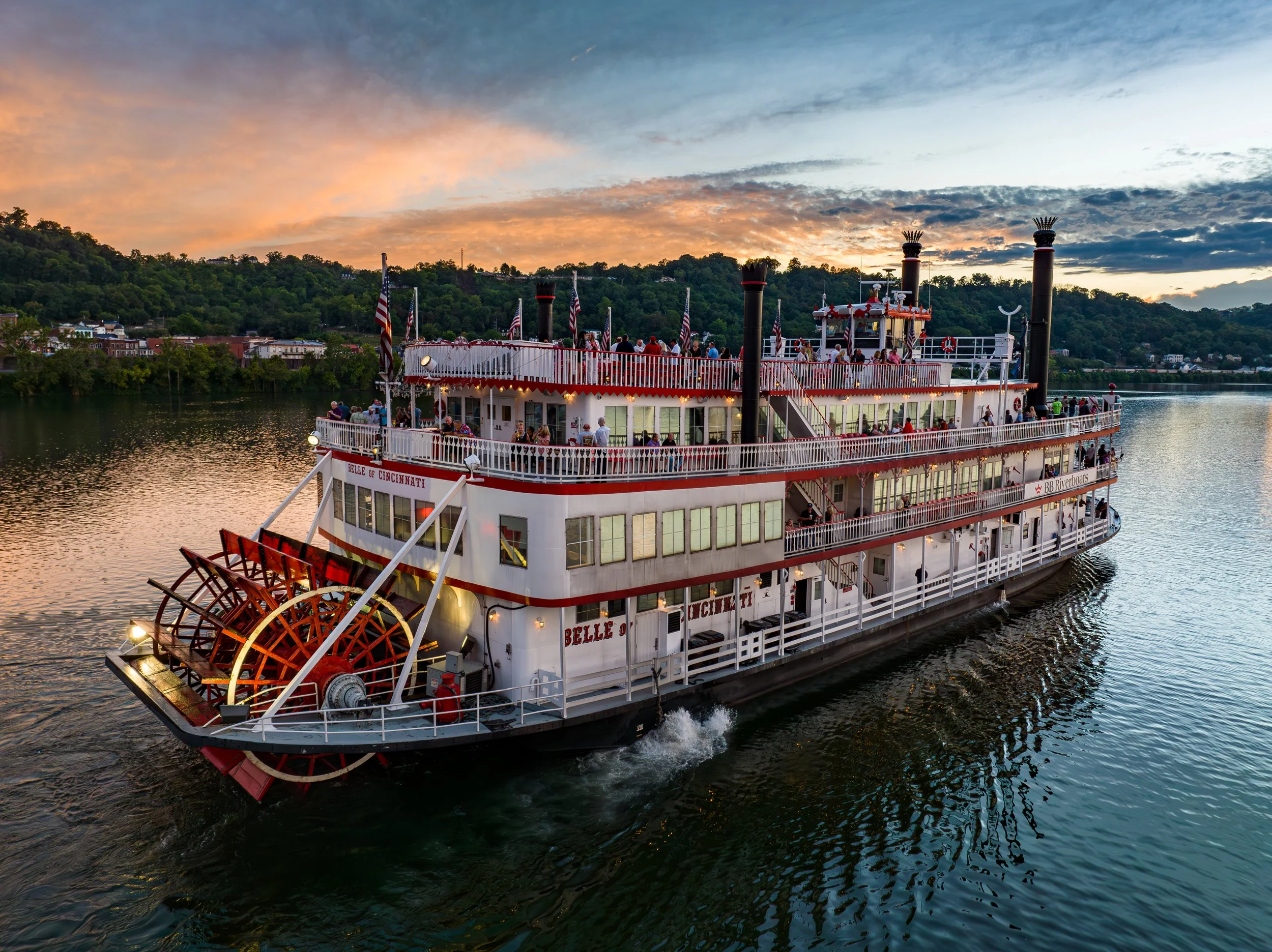 Belle of Cincinnati_Night_A.jpg