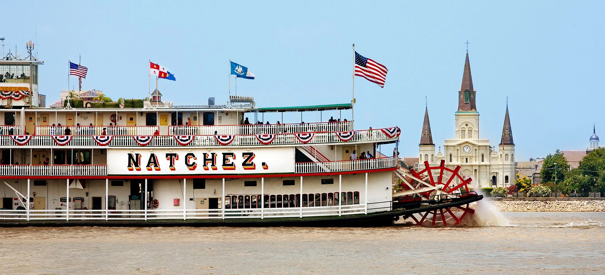 Steamboat NATCHEZ_On water_A_Cut_1.jpg