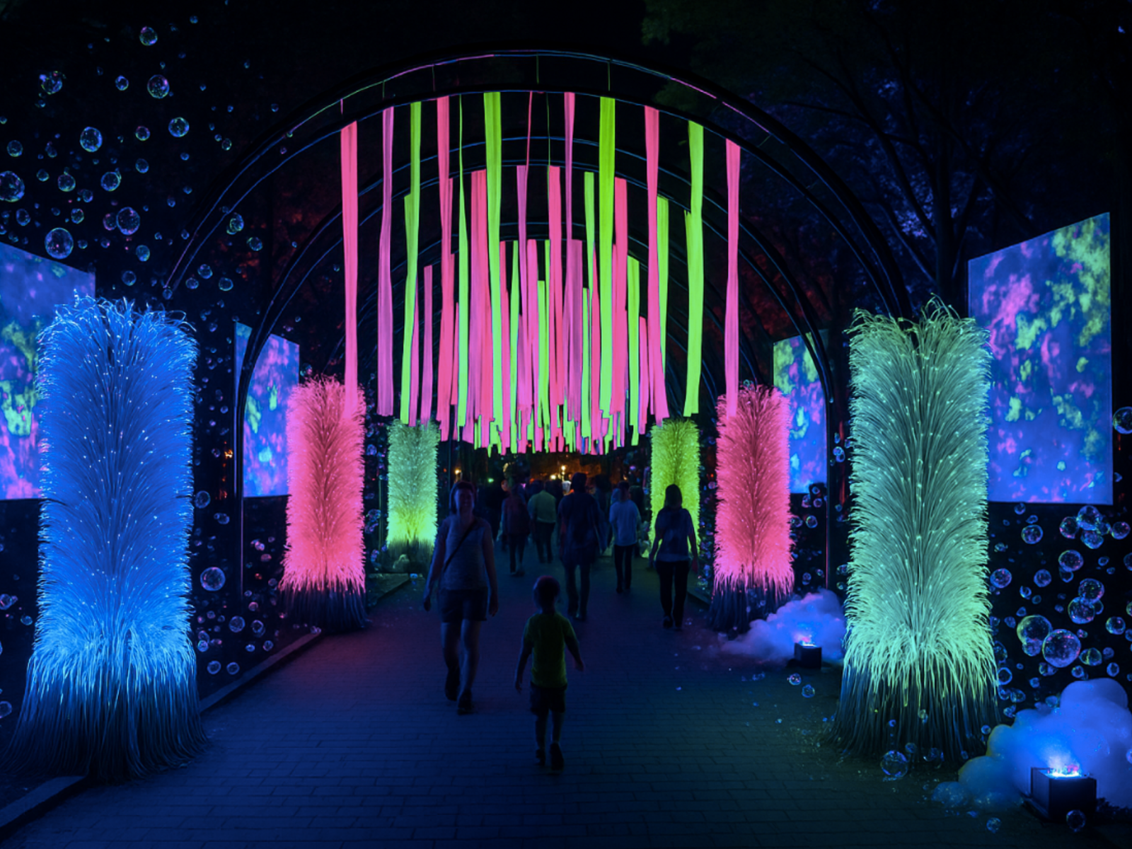 Psychedelic Car Wash, Radius Concepts
