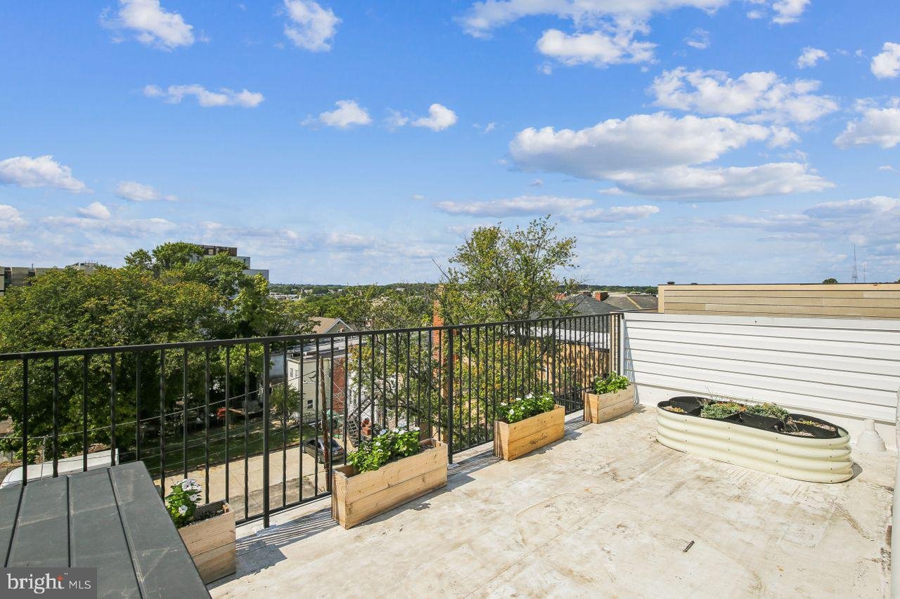31-3912-8th-st-nw-ph2.jpg