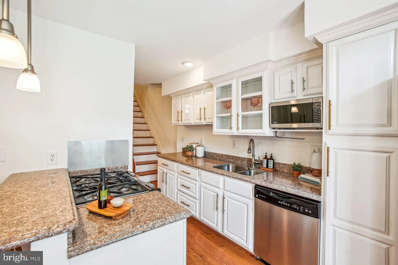 17-336-6th-st-se.jpg