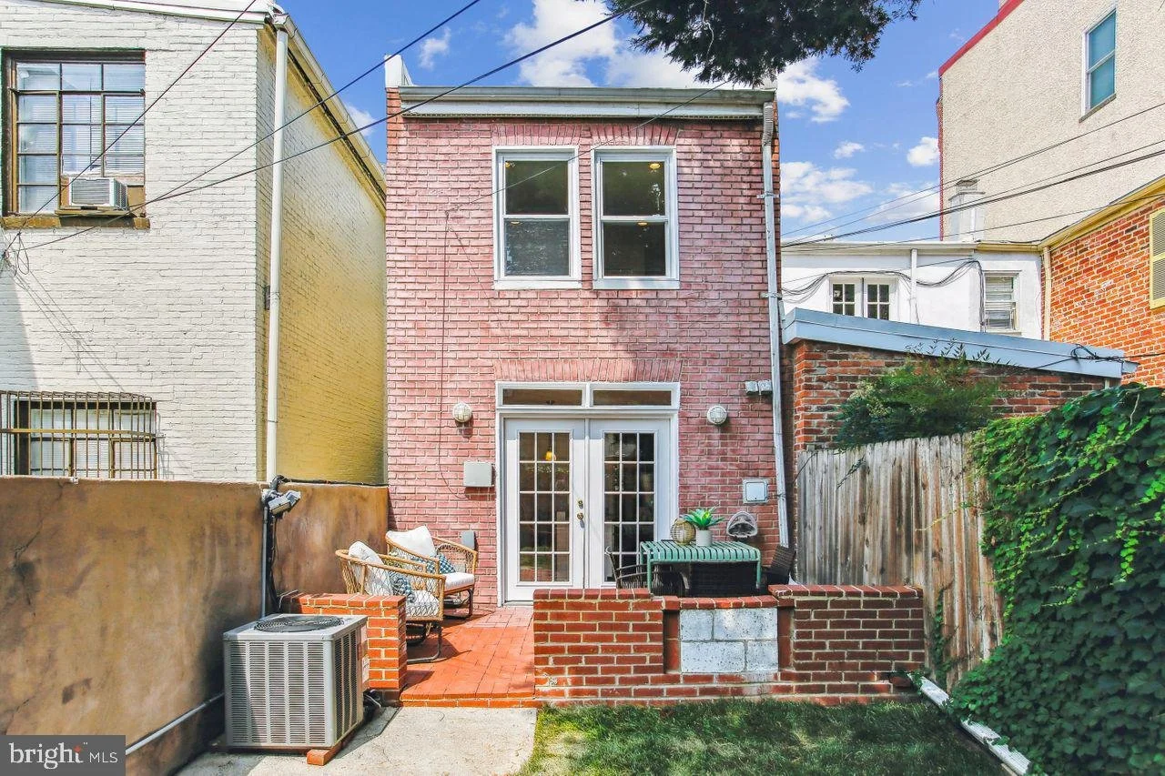 29-336-6th-st-se.jpg