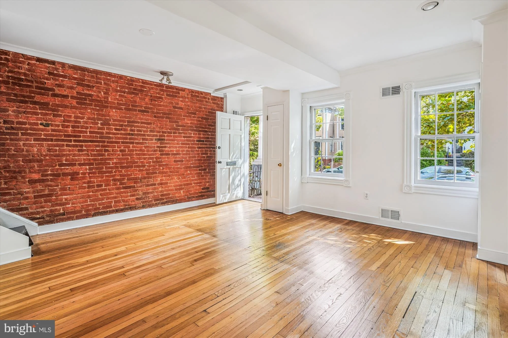 05-533-6th-st-se.jpg