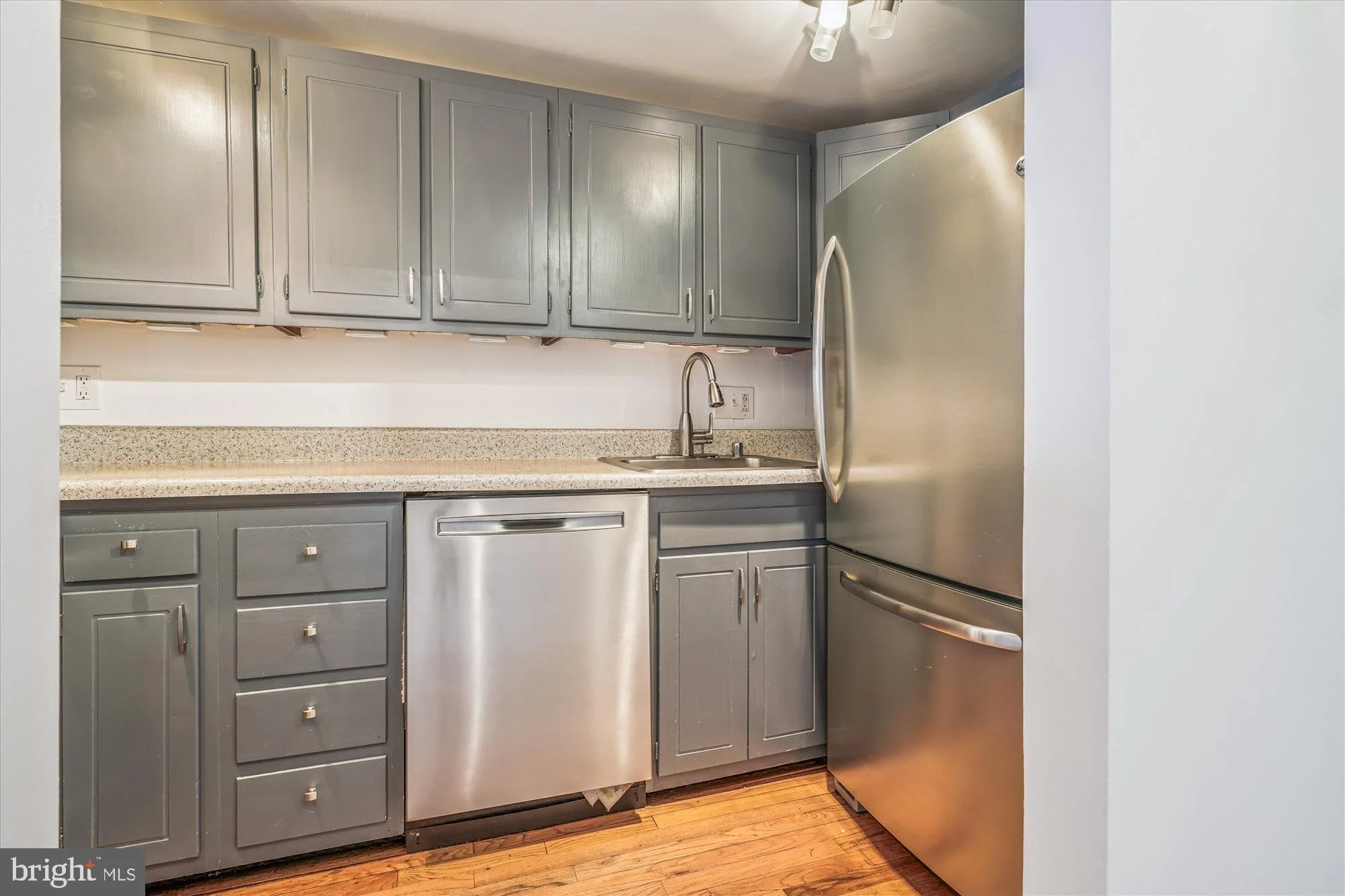 10-533-6th-st-se.jpg