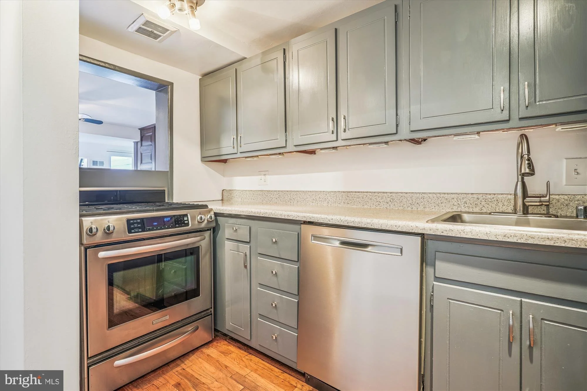 11-533-6th-st-se.jpg