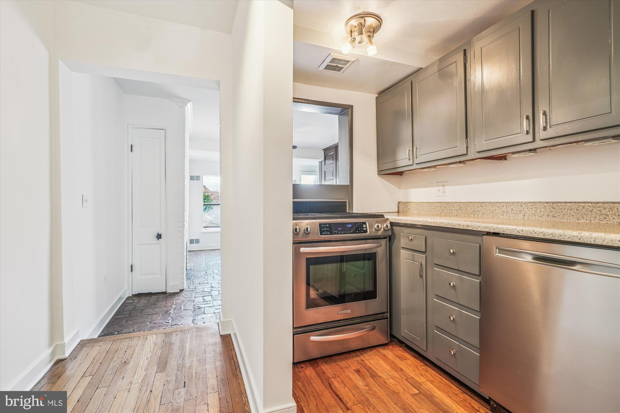 13-533-6th-st-se.jpg