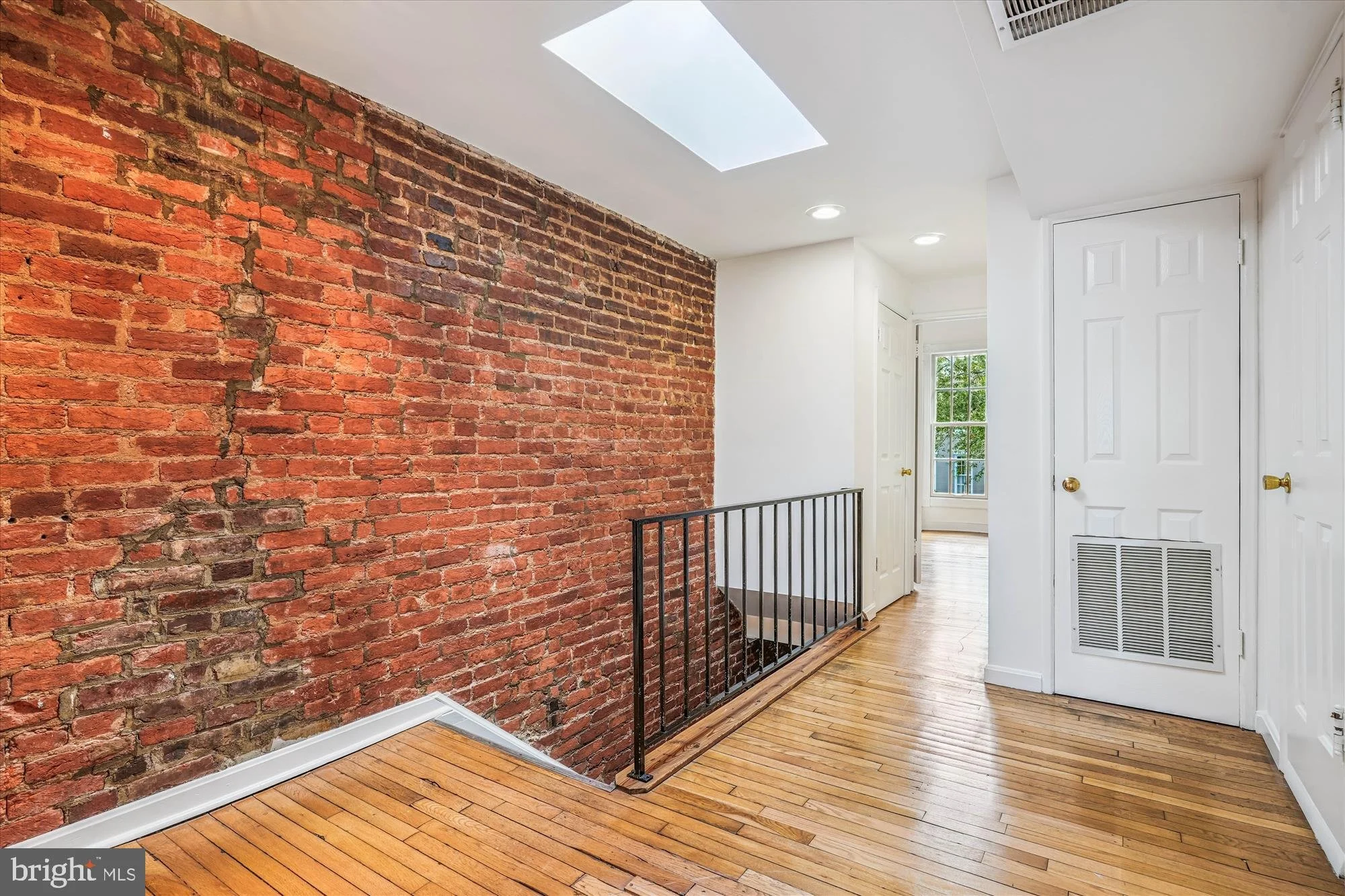 20-533-6th-st-se.jpg