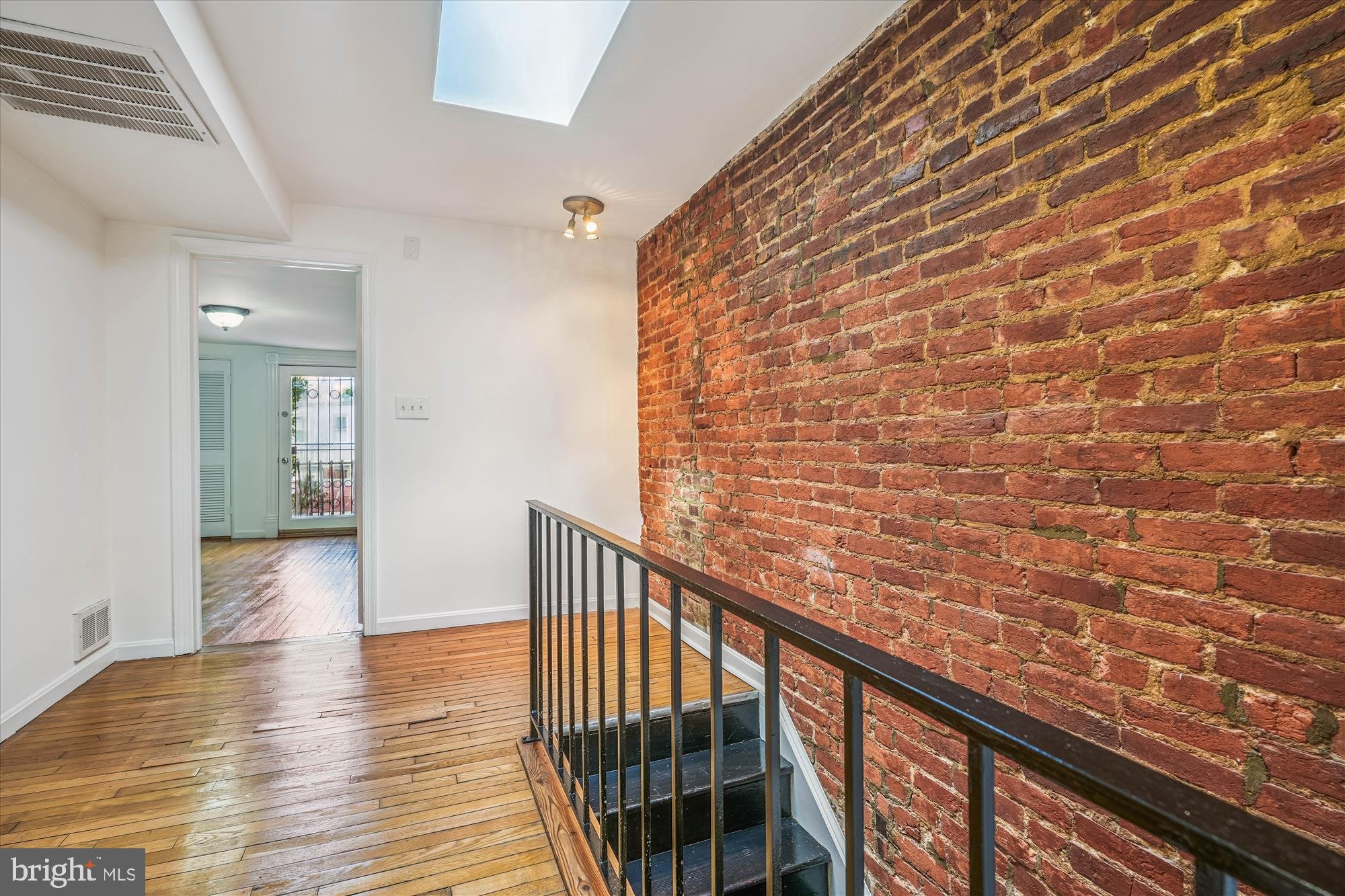 21-533-6th-st-se.jpg