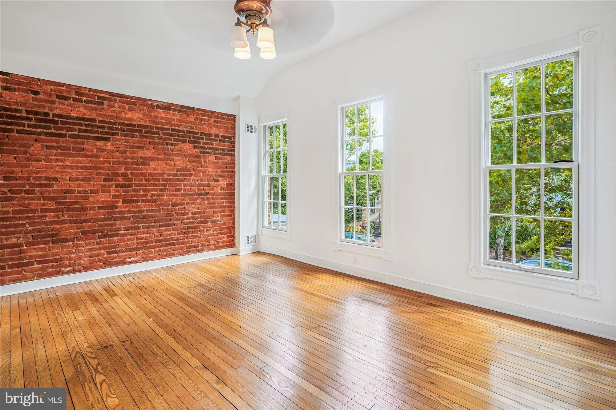 22-533-6th-st-se.jpg