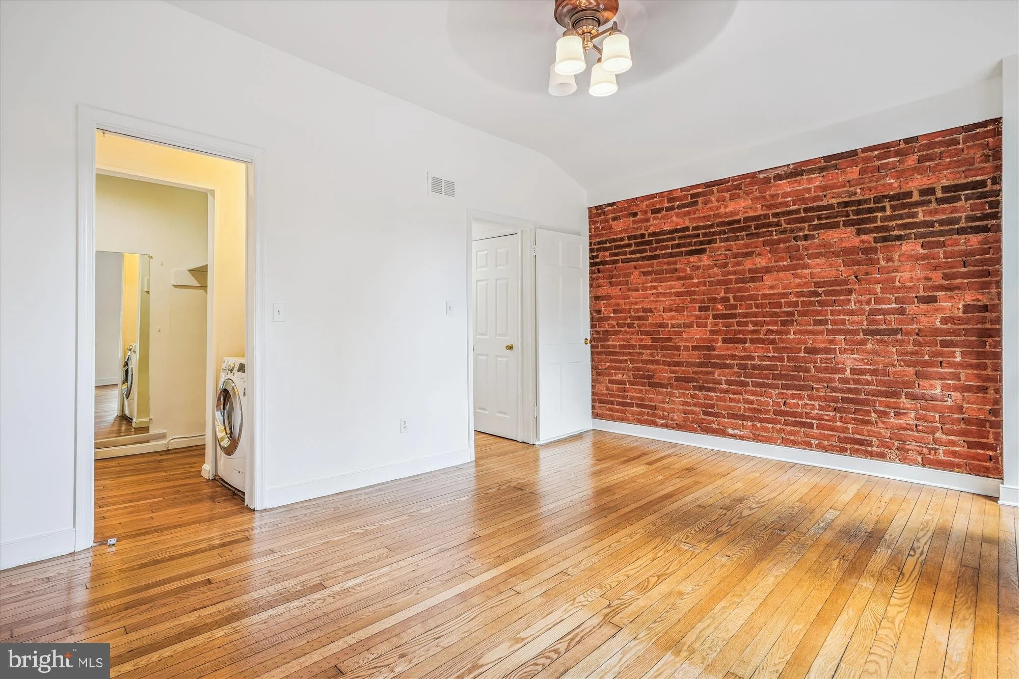 24-533-6th-st-se.jpg