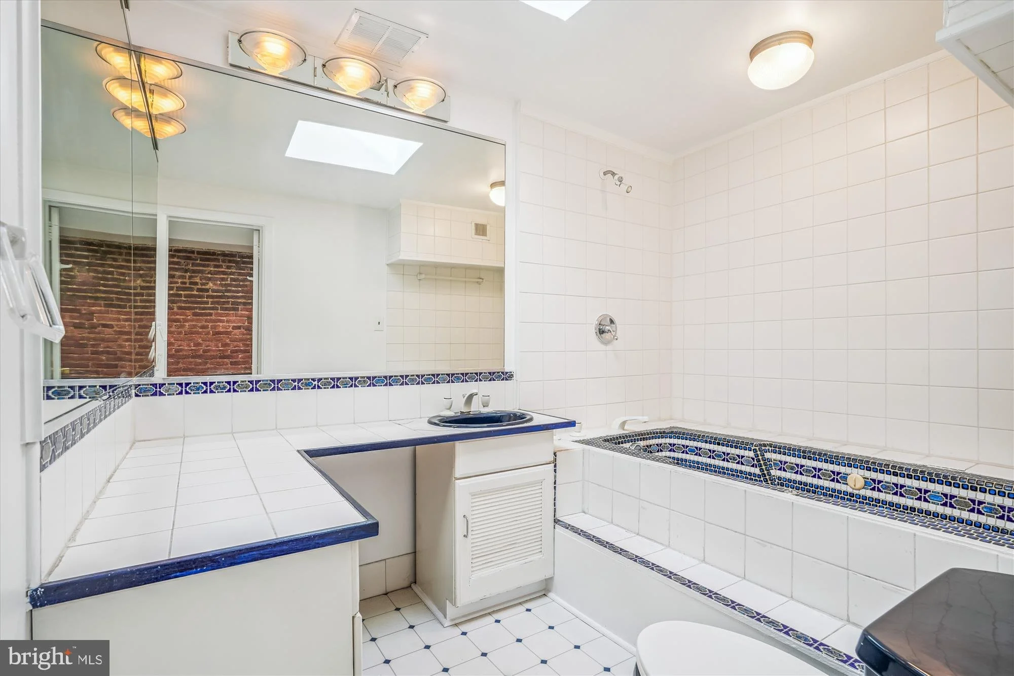 27-533-6th-st-se.jpg