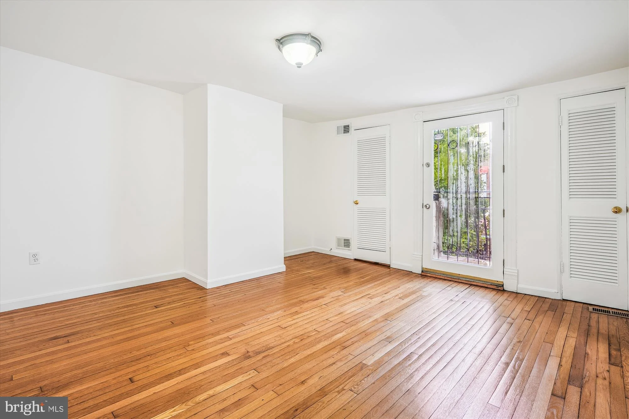 28-533-6th-st-se.jpg