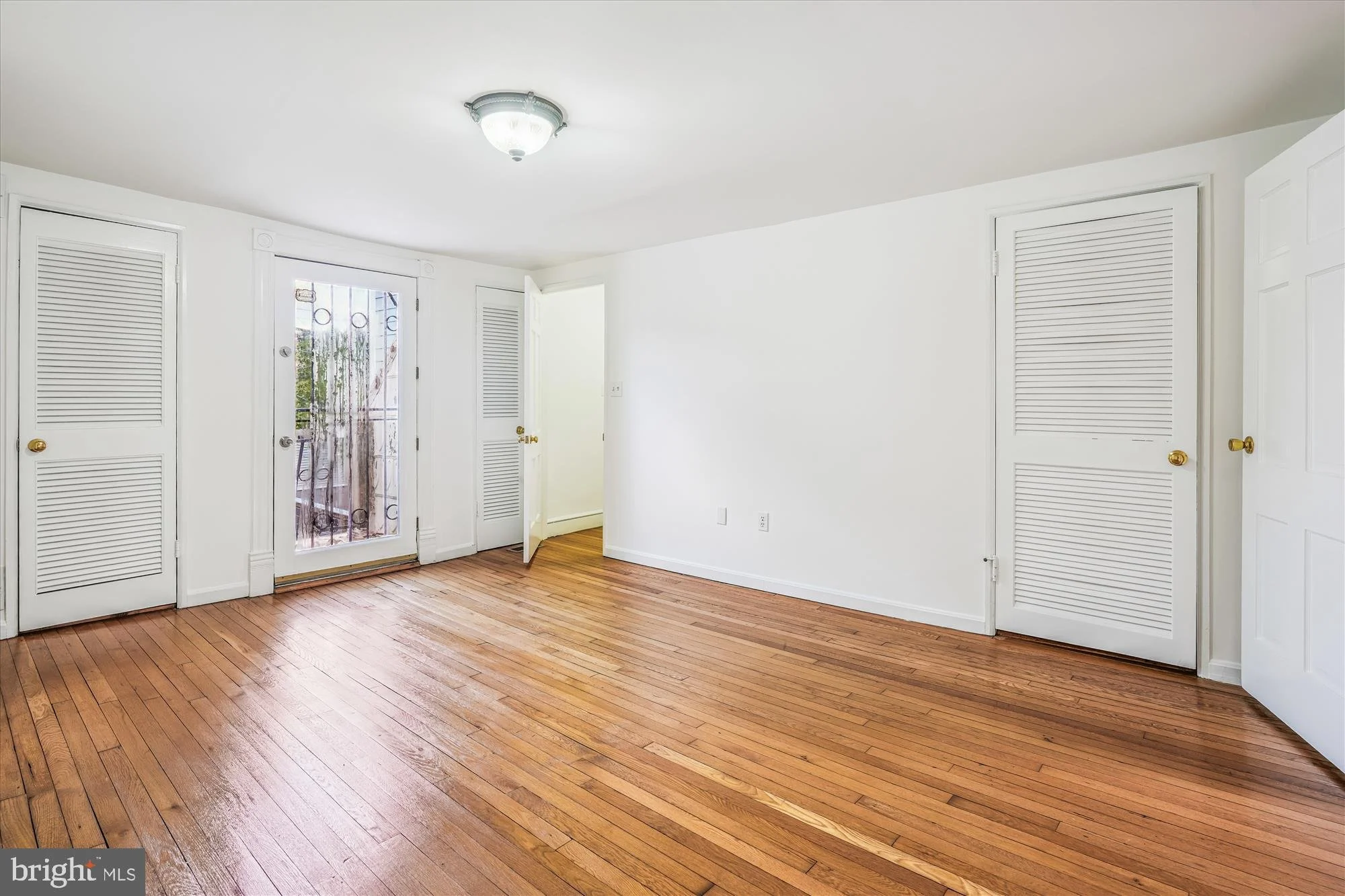 29-533-6th-st-se.jpg