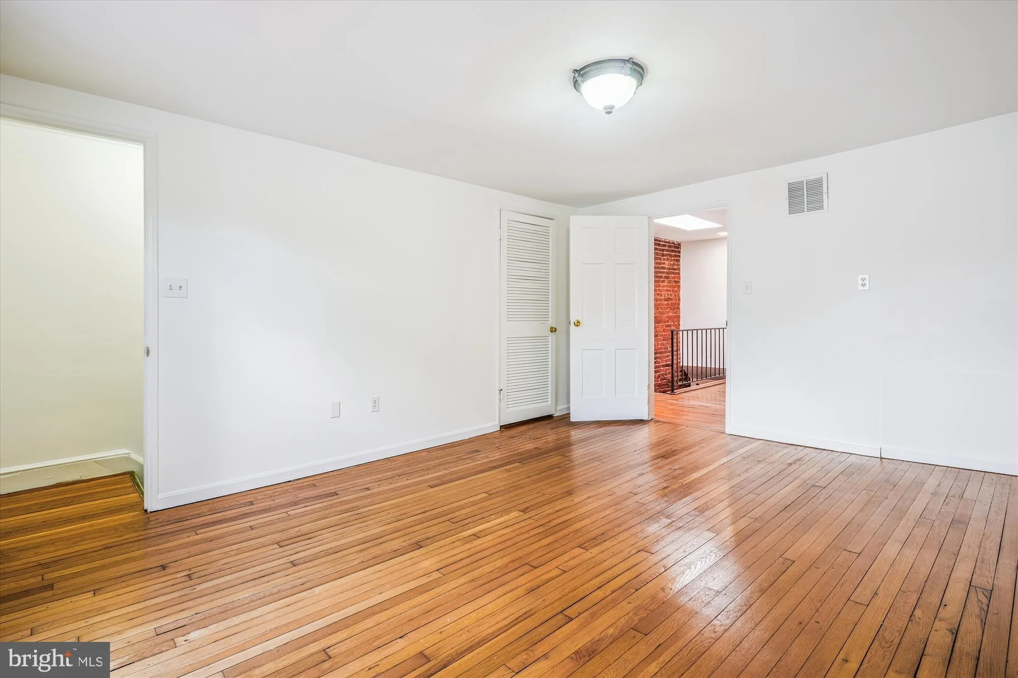 30-533-6th-st-se.jpg