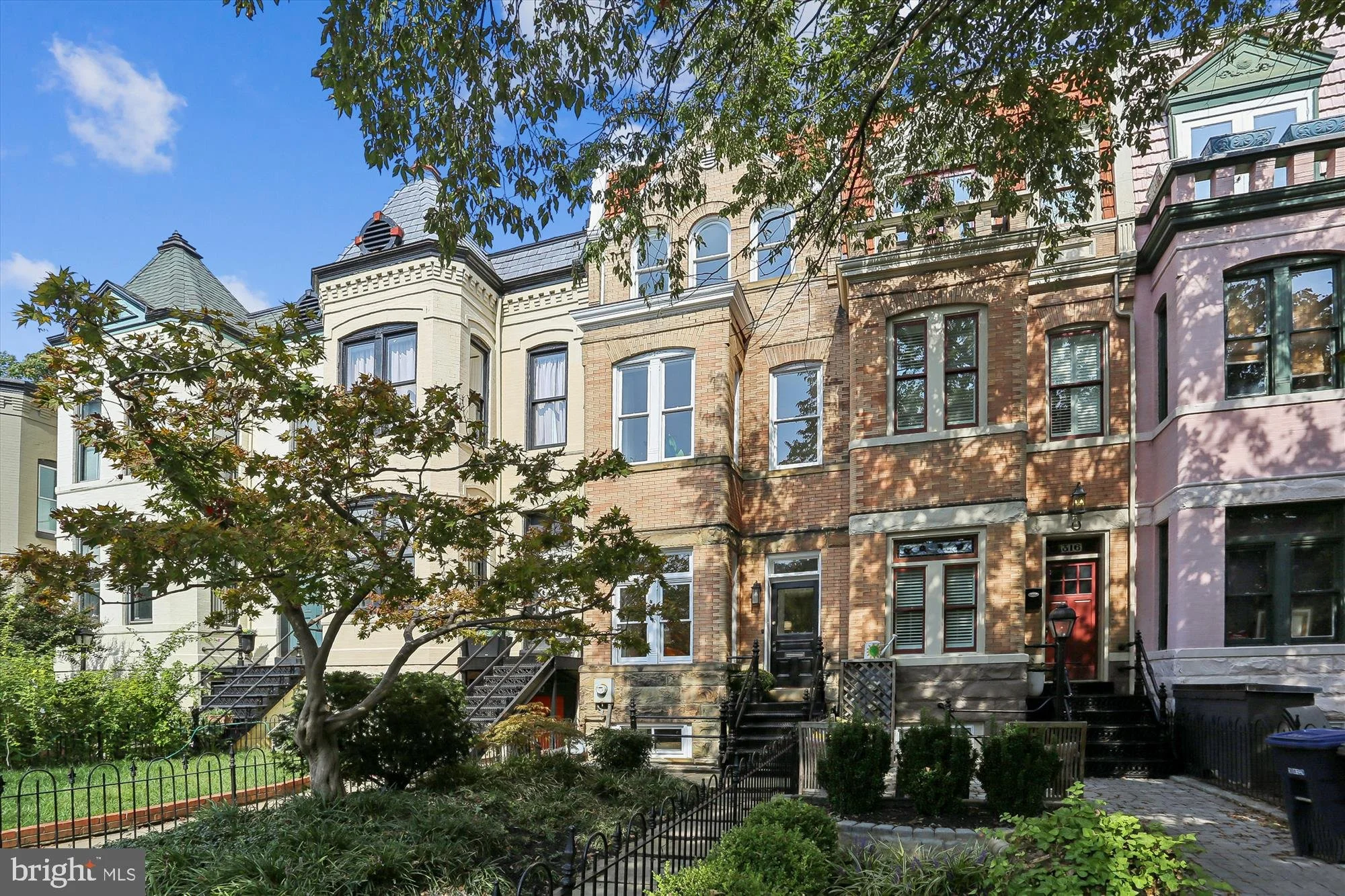 01-314-north-carolina-ave-se.jpg