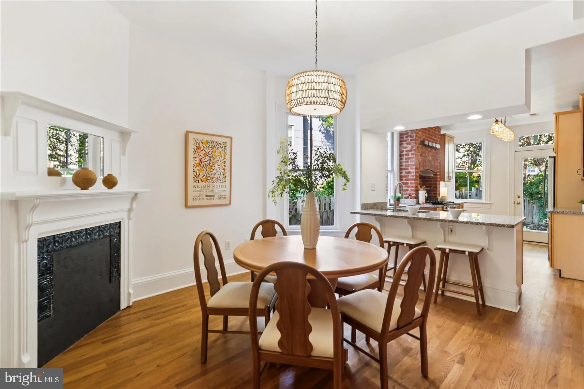 10-314-north-carolina-ave-se.jpg