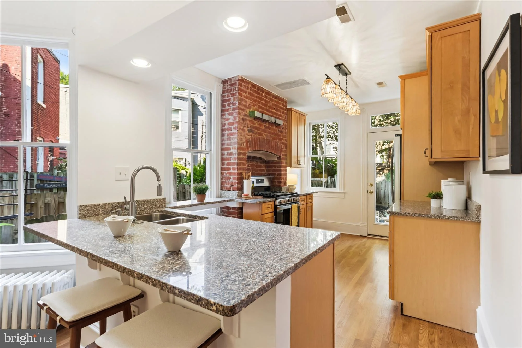11-314-north-carolina-ave-se.jpg