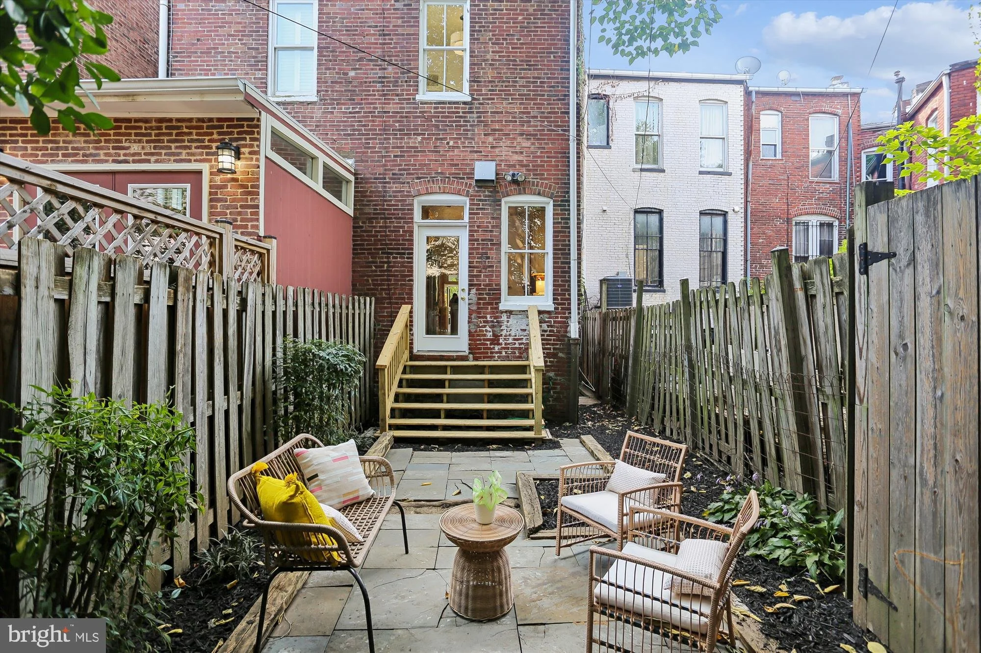 33-314-north-carolina-ave-se.jpg