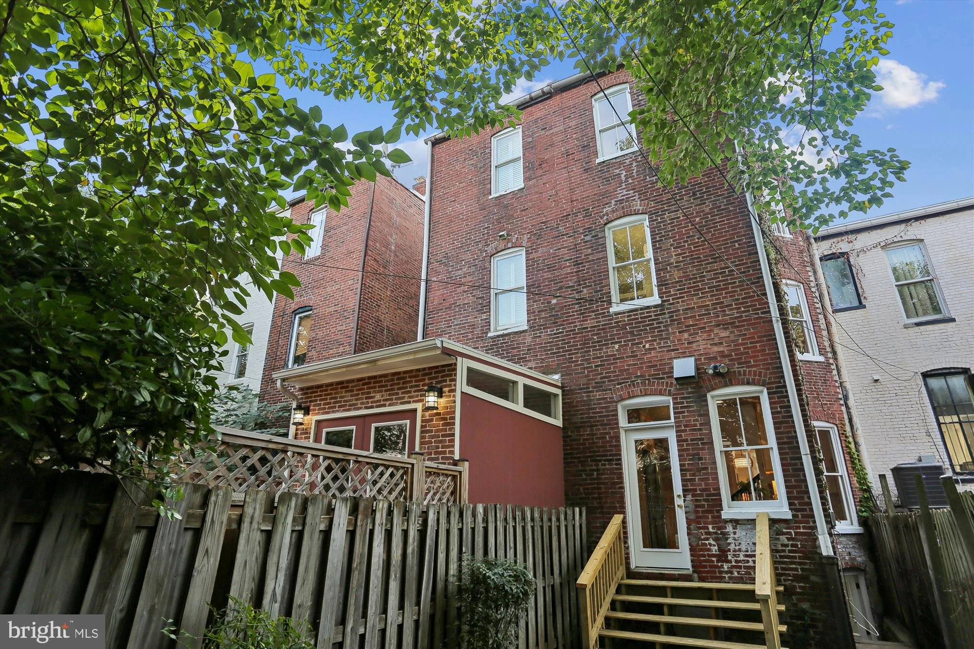 34-314-north-carolina-ave-se.jpg