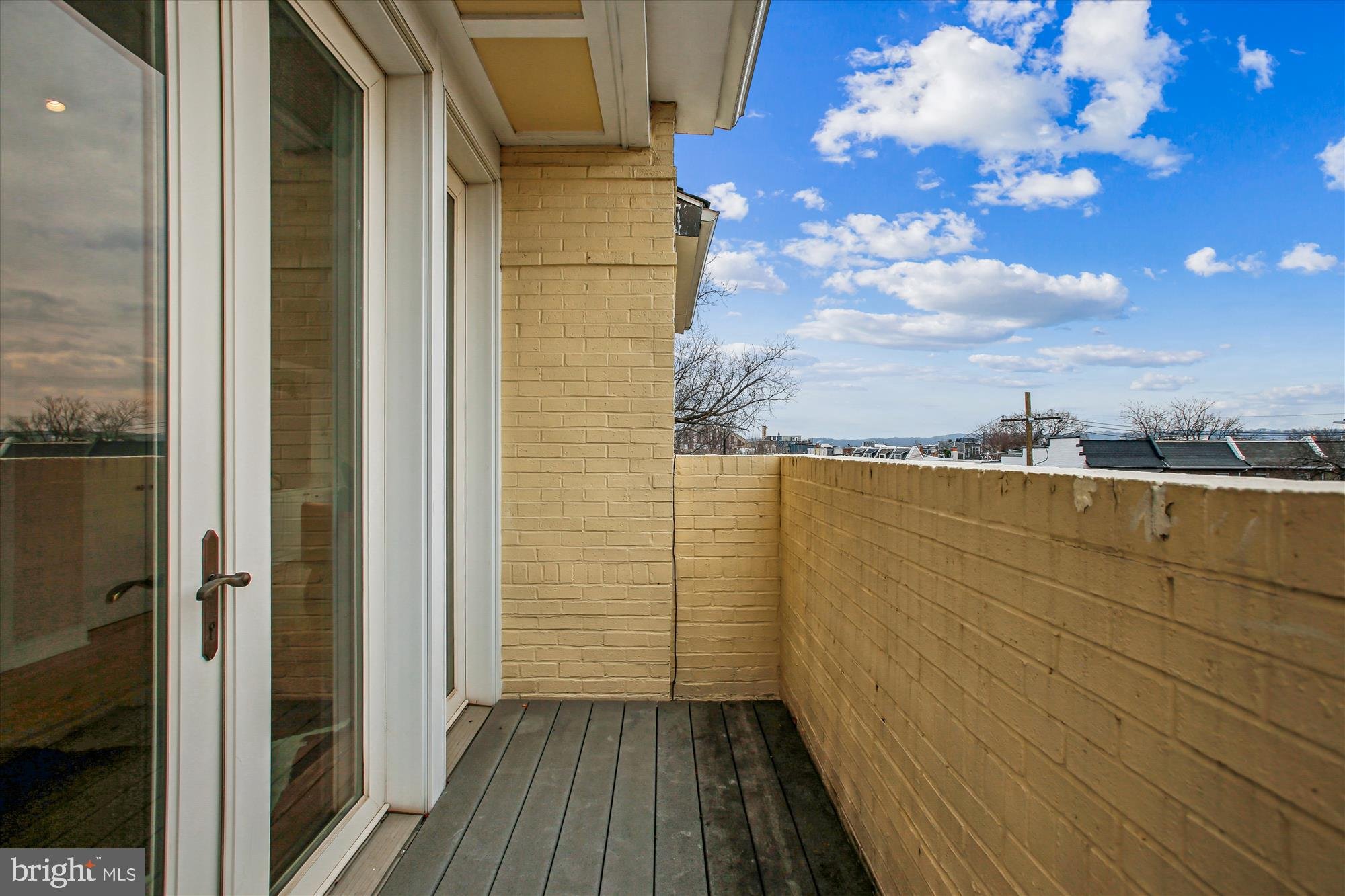 32-37-17th-st-se.jpg