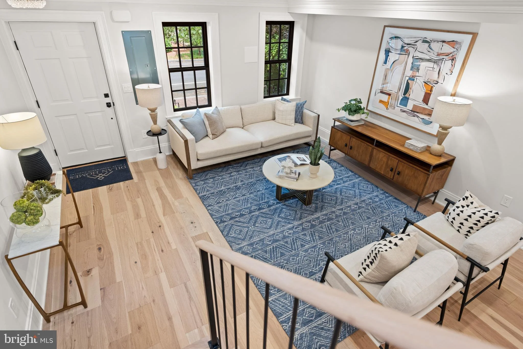 04-533-6th-st-se-renovated.jpg