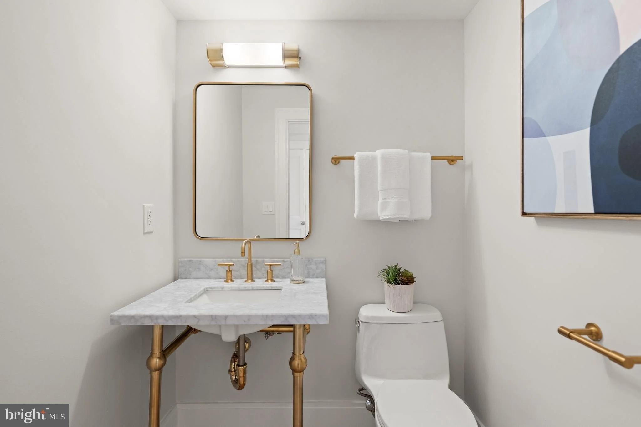 09-533-6th-st-se-renovated.jpg
