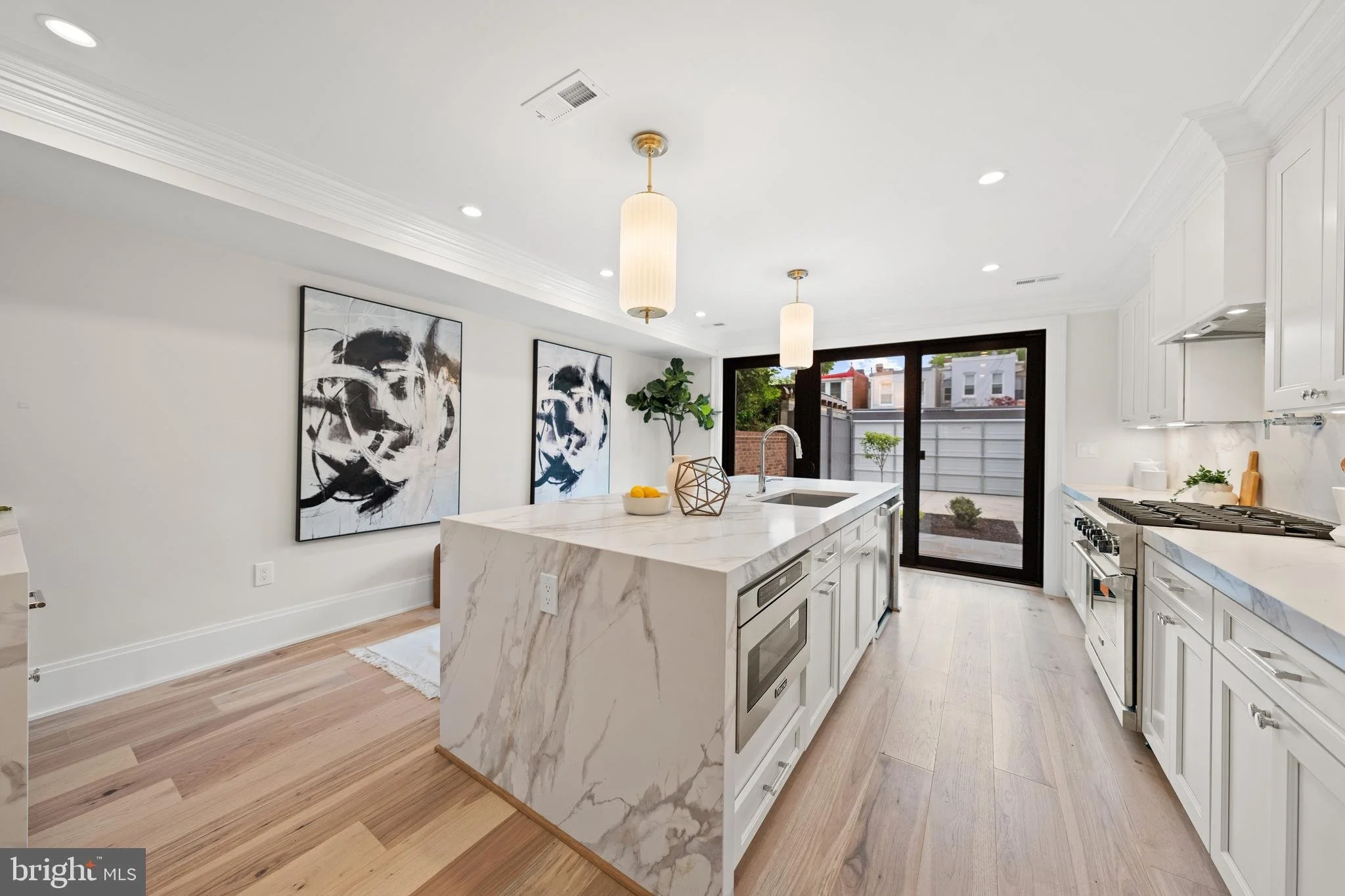 11-533-6th-st-se-renovated.jpg