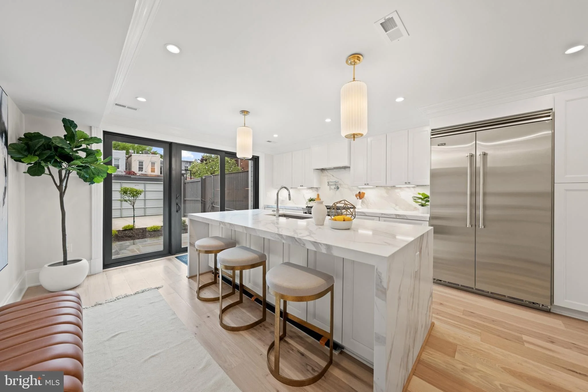 14-533-6th-st-se-renovated.jpg