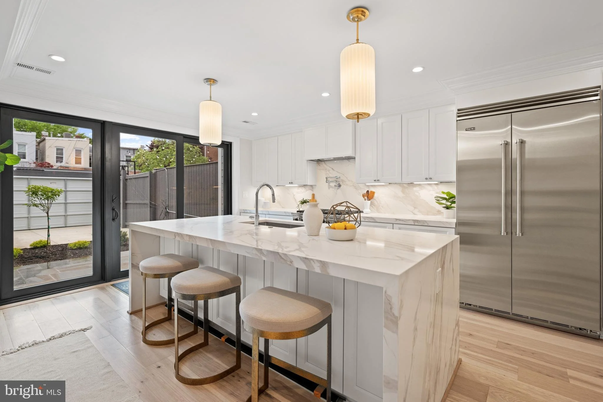 15-533-6th-st-se-renovated.jpg