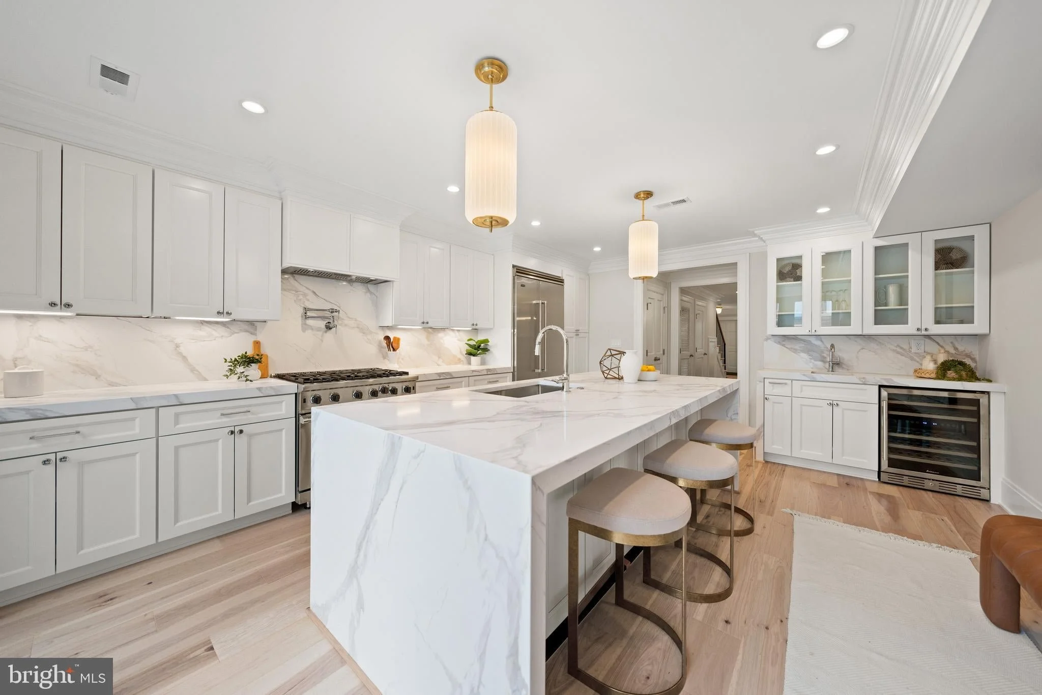 16-533-6th-st-se-renovated.jpg