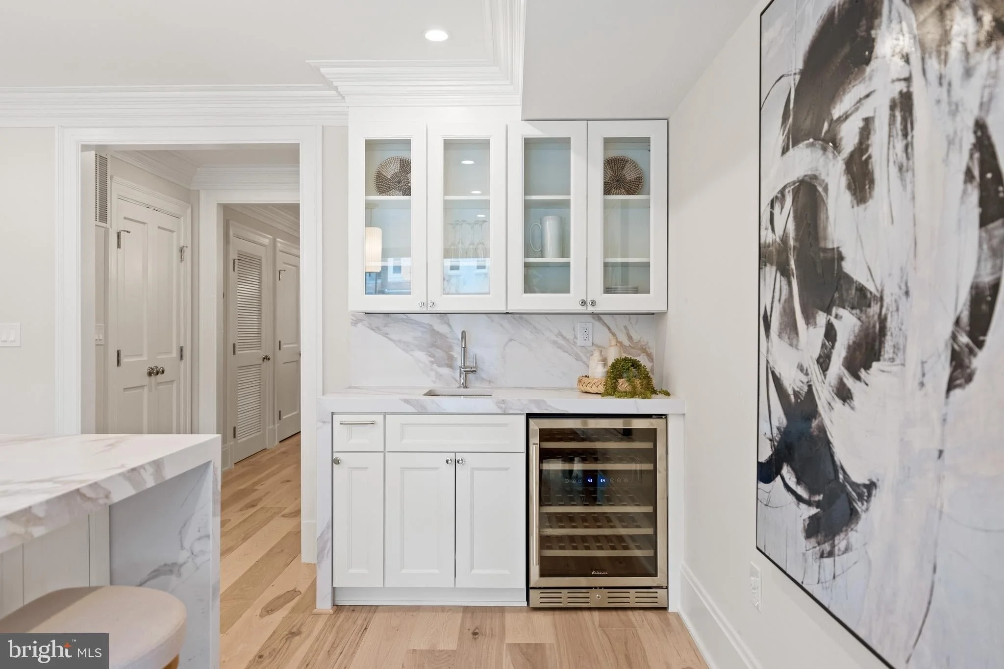 17-533-6th-st-se-renovated.jpg