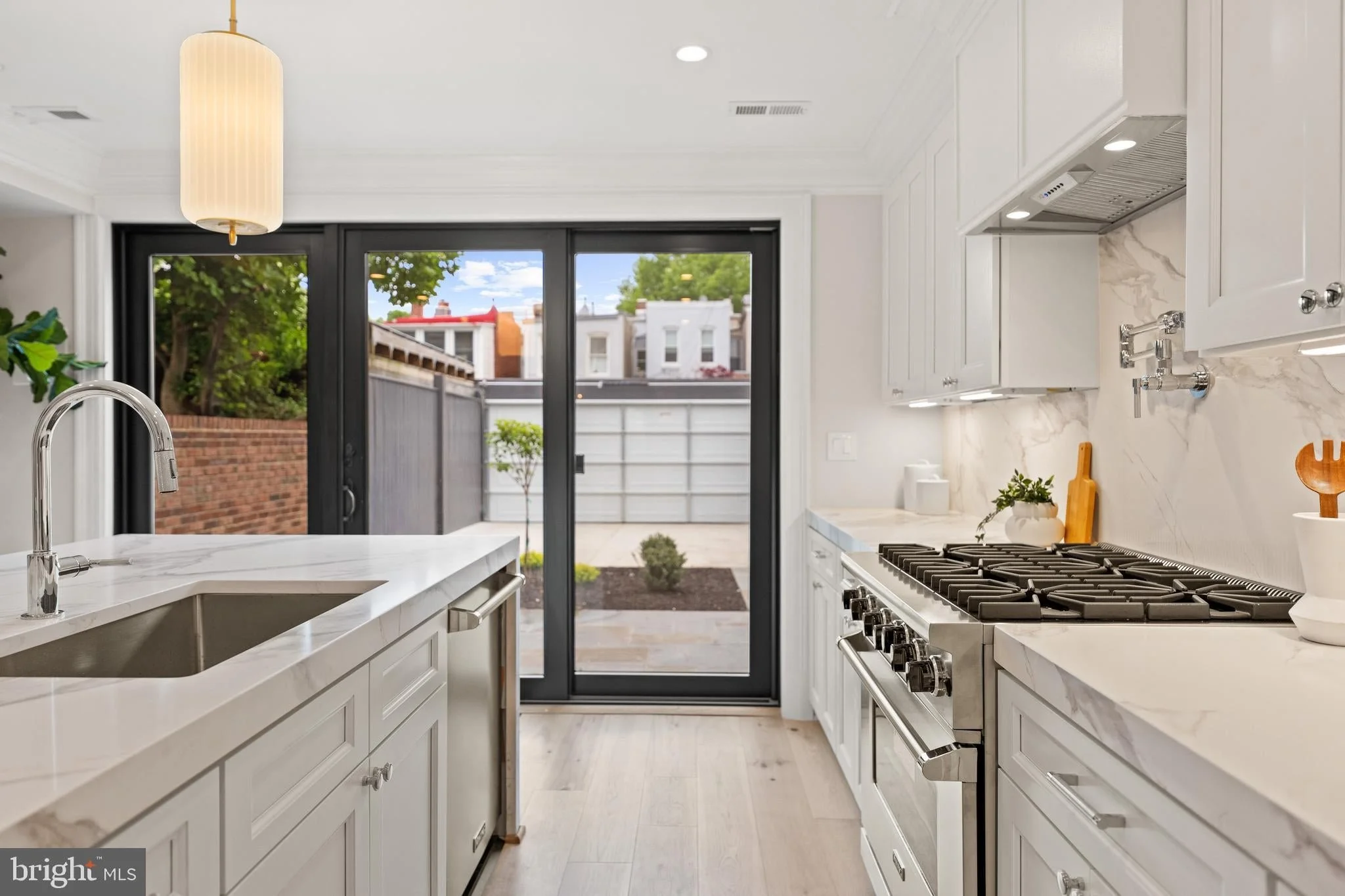 18-533-6th-st-se-renovated.jpg