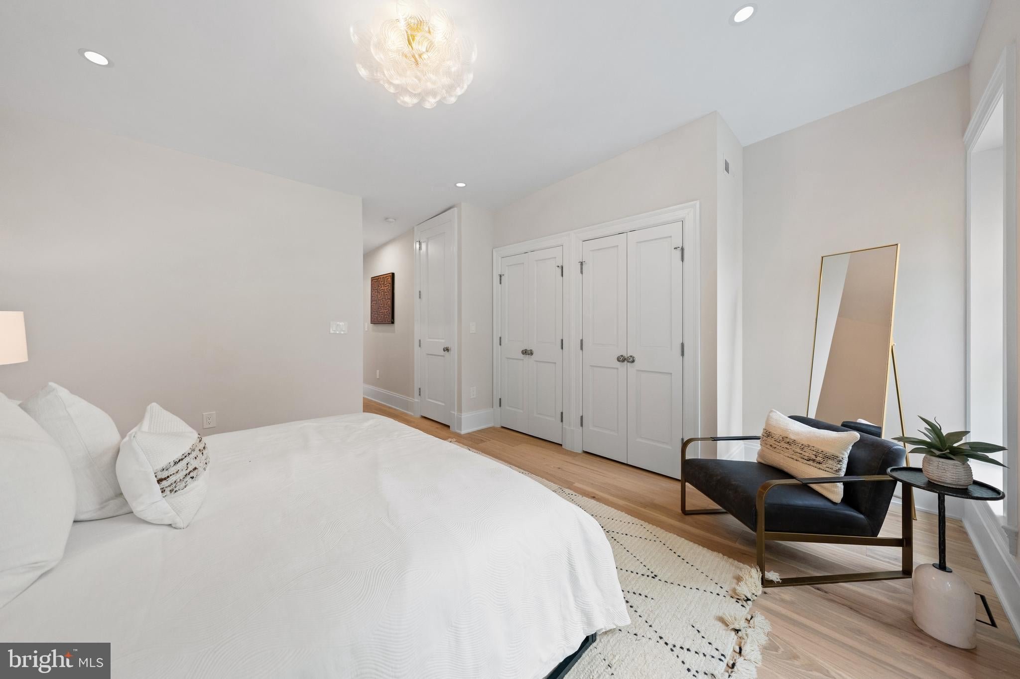 24-533-6th-st-se-renovated.jpg
