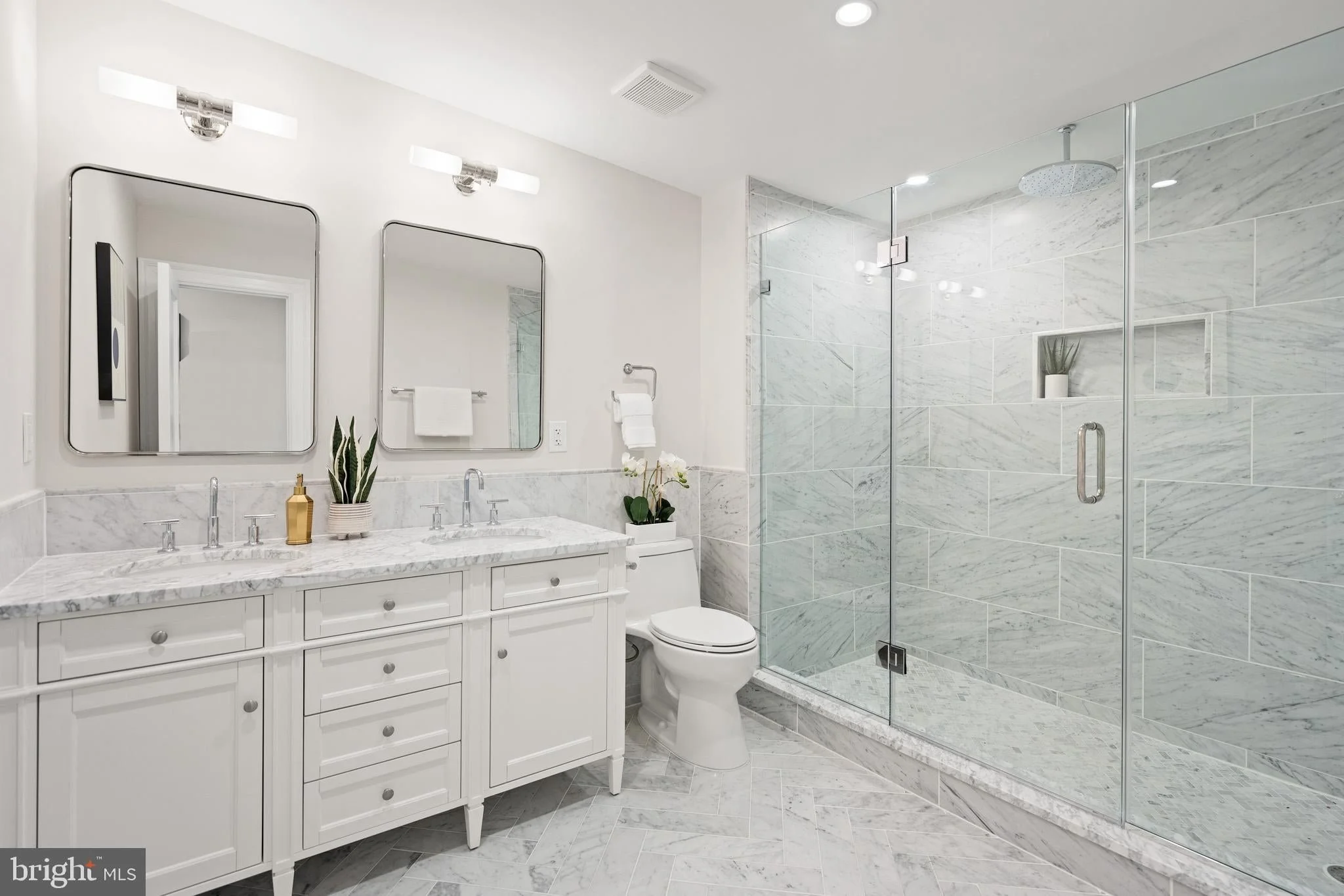 25-533-6th-st-se-renovated.jpg