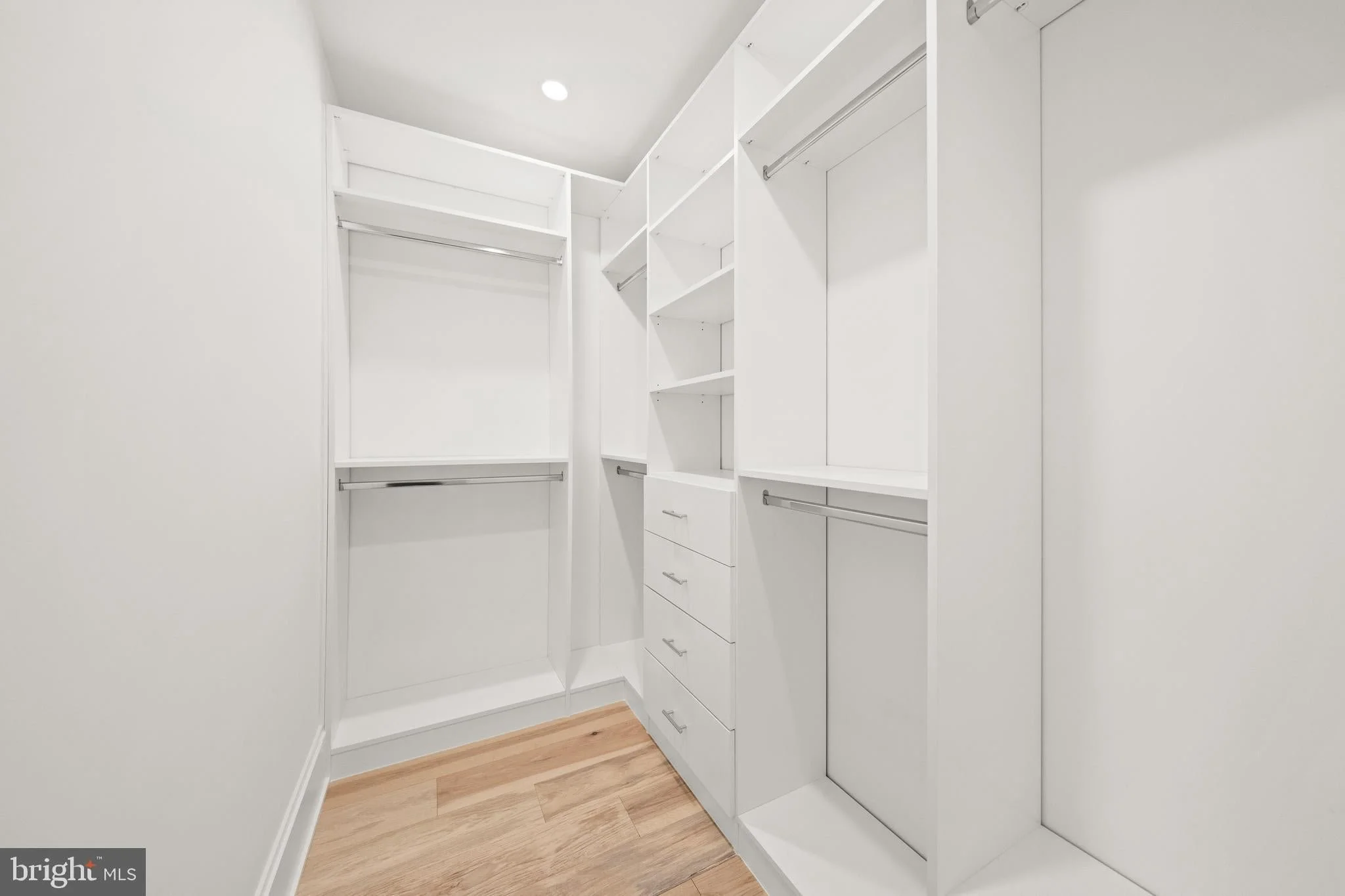 26-533-6th-st-se-renovated.jpg