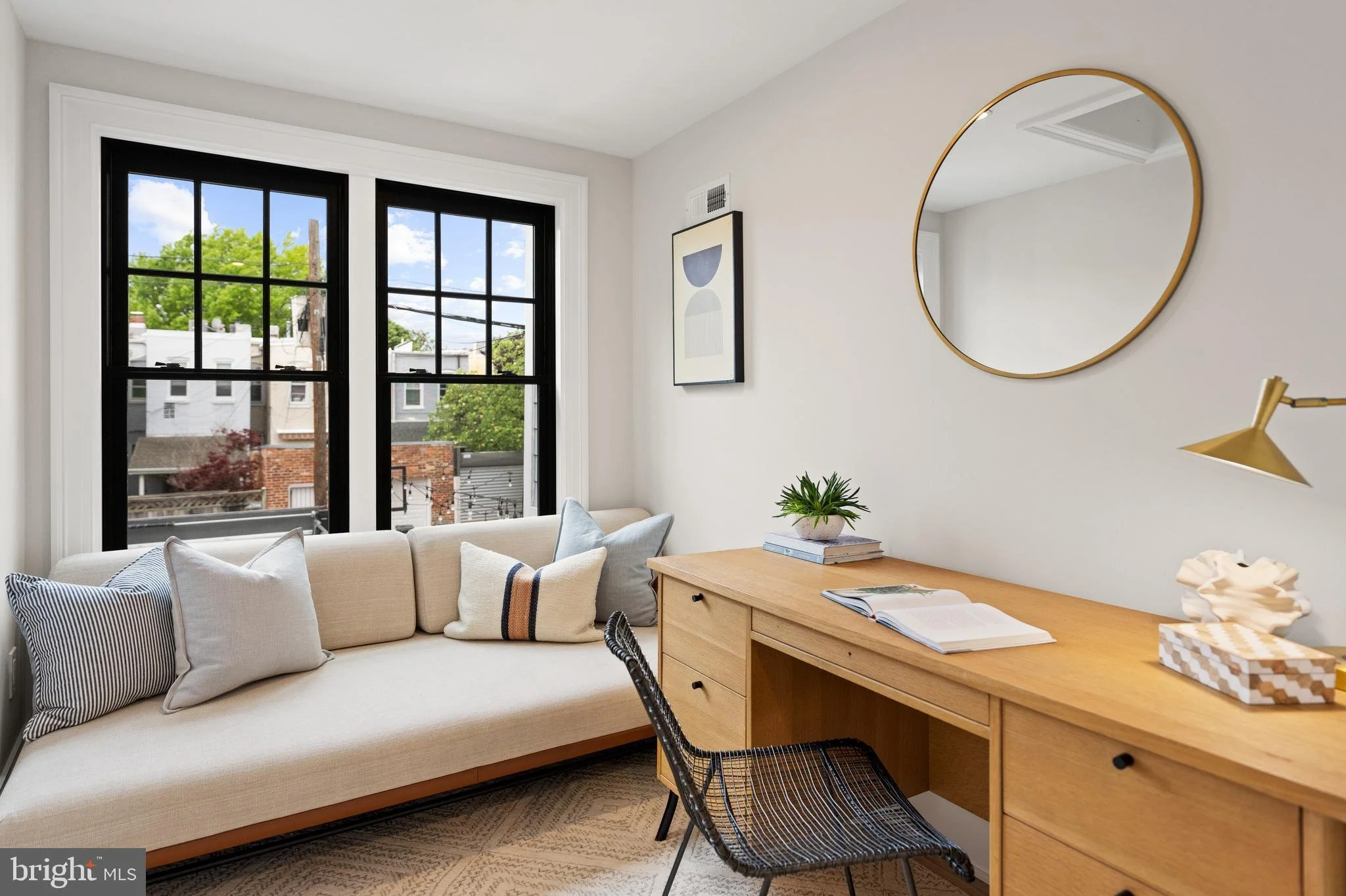 31-533-6th-st-se-renovated.jpg