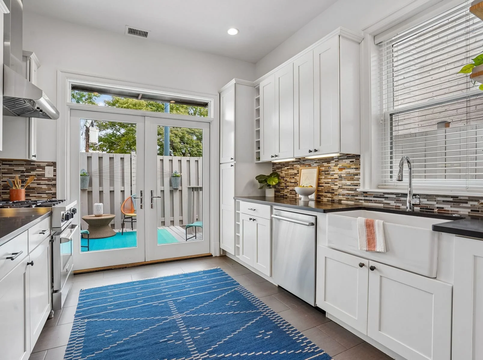 04-kitchen.jpg