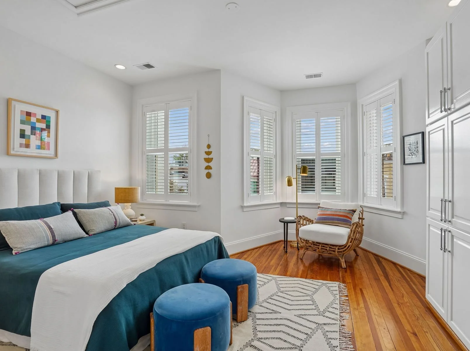 05-primary-bedroom.jpg