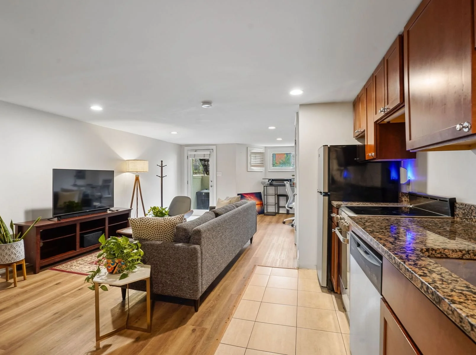 07-lower-level-apartment.jpg
