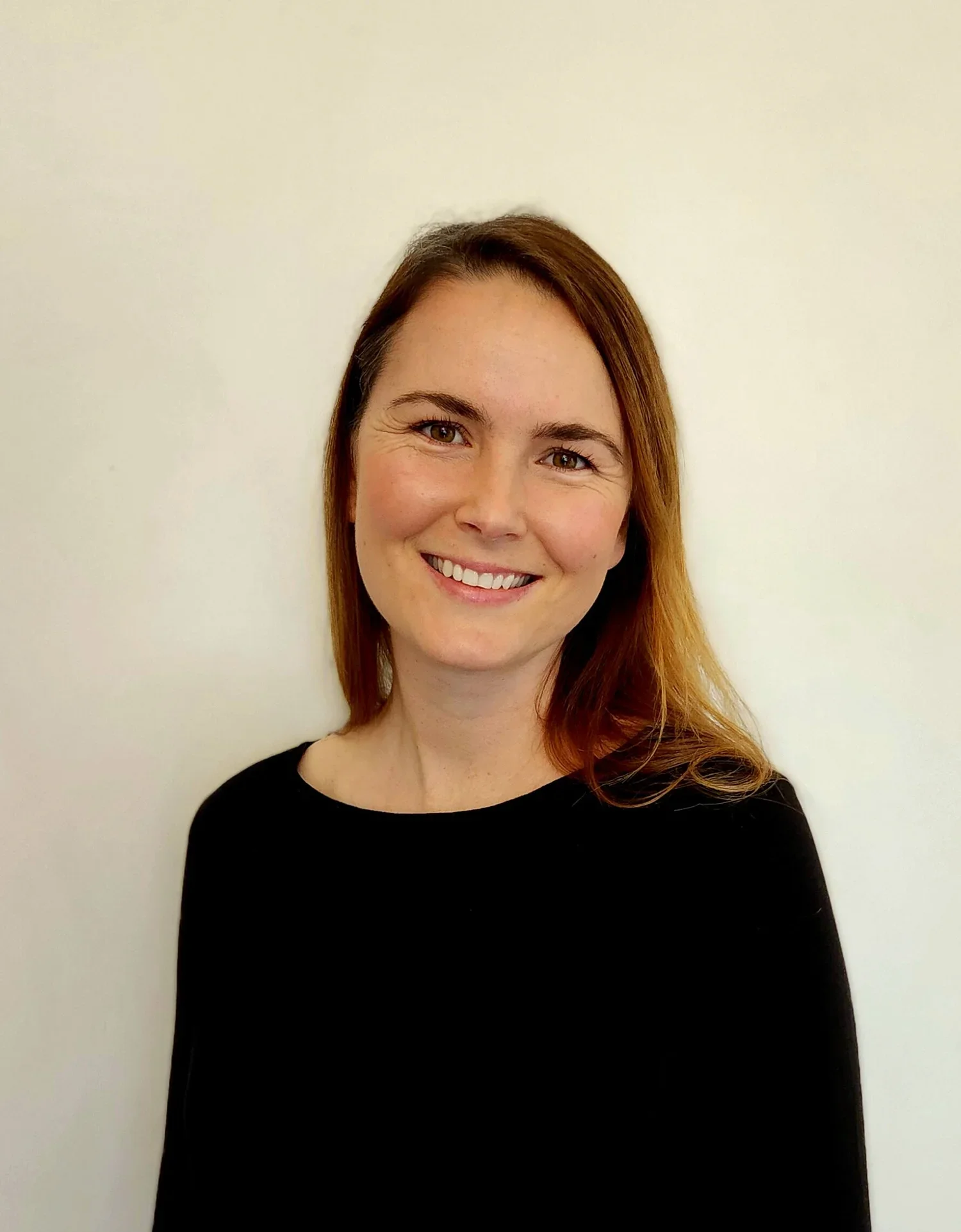 Smiling woman - Alicia Holborn - Clinical psychologist